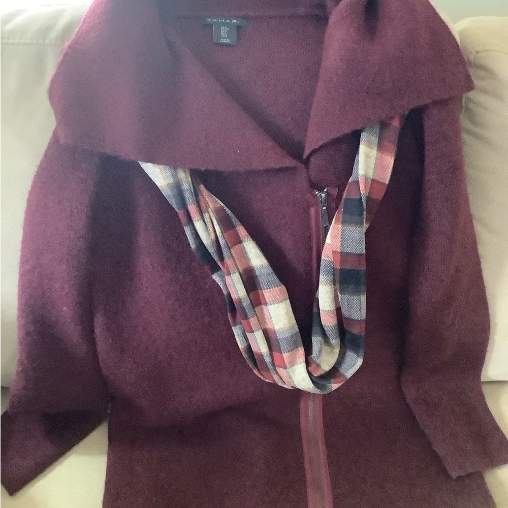 Sweaters - Picture 2 of 6